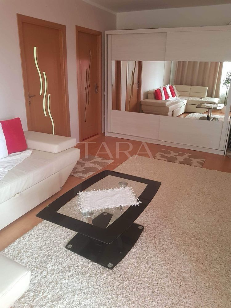Apartament cu 2 camere si parcare  in zona centrala a localitatii - Poză 1