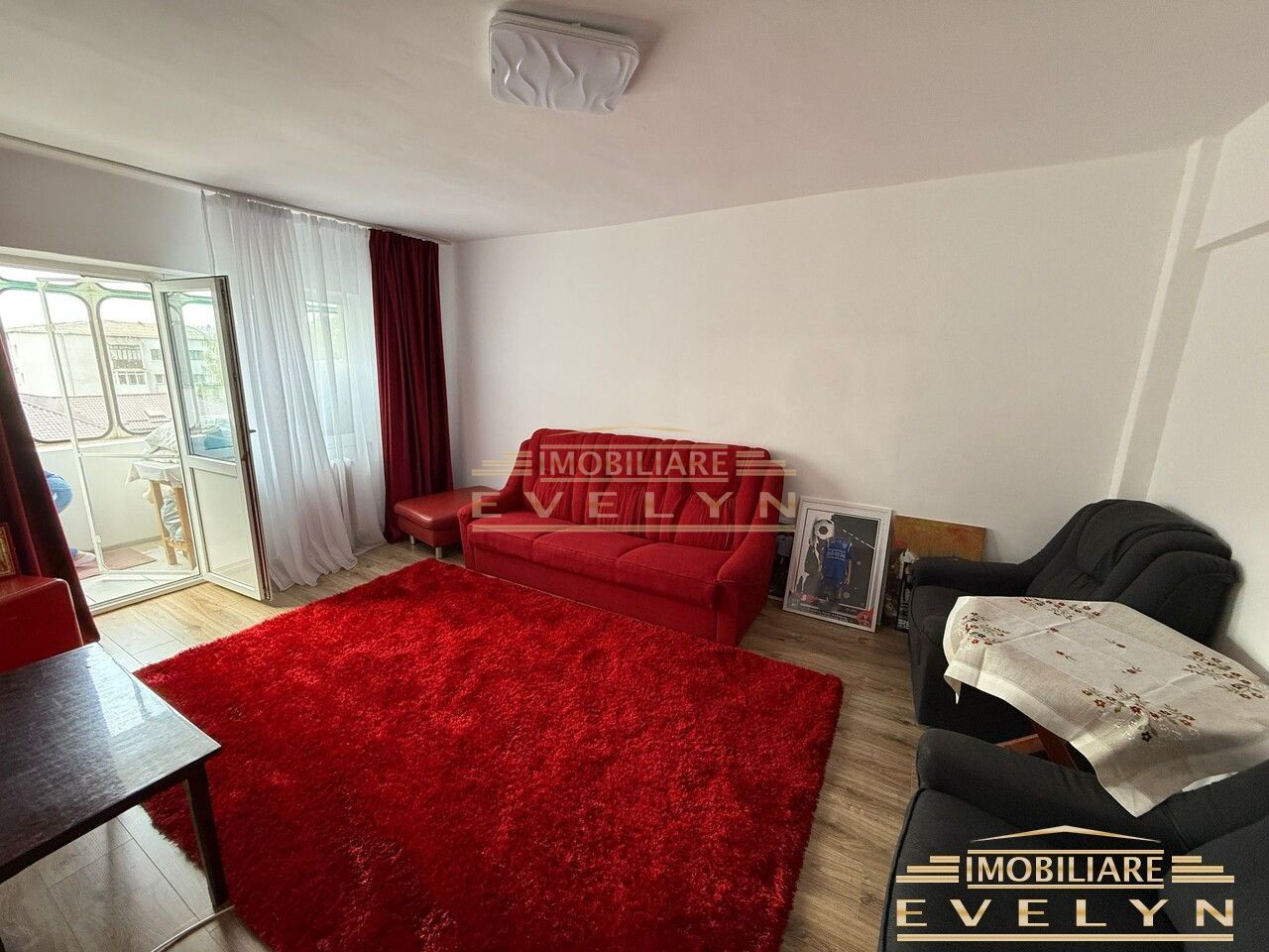 De vânzare apartament 4 camere, decomandat – Vedere dubla spre Parcul Mihai Eminescu si Piata Mica - Poză 1