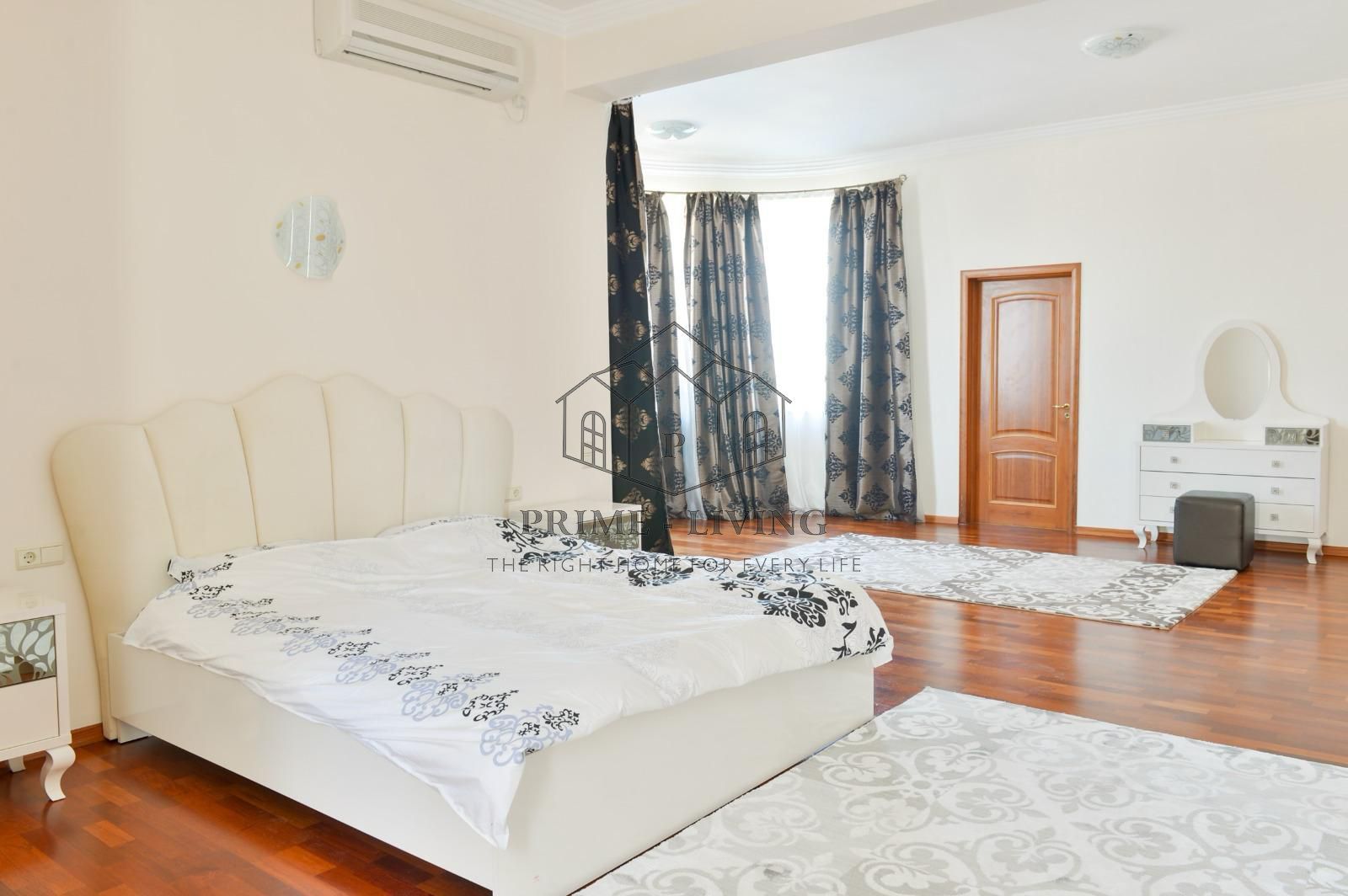 VILA DE LUX CU 6 DORMITOARE SI PISCINA + 800 MP CURTE LA INCHIRIRE - Poză 12