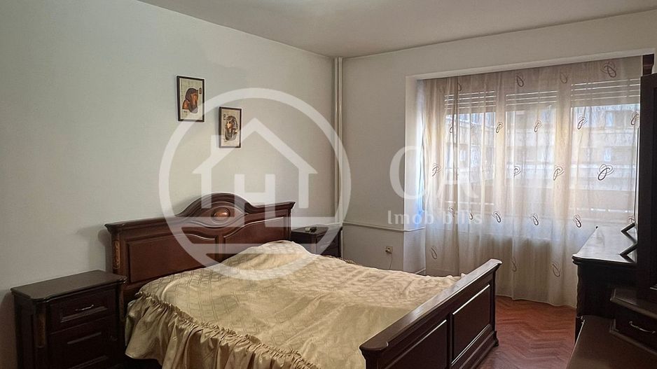 Apartament cu 4 camere de vanzare Ultracentral Oradea - Poză 1