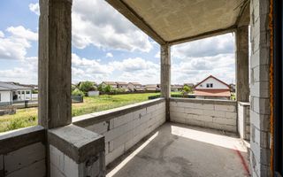 PROPRIETATE VÂNDUTĂ! Vilă spațioasă– Via Carmina, Arad. - Poză 3