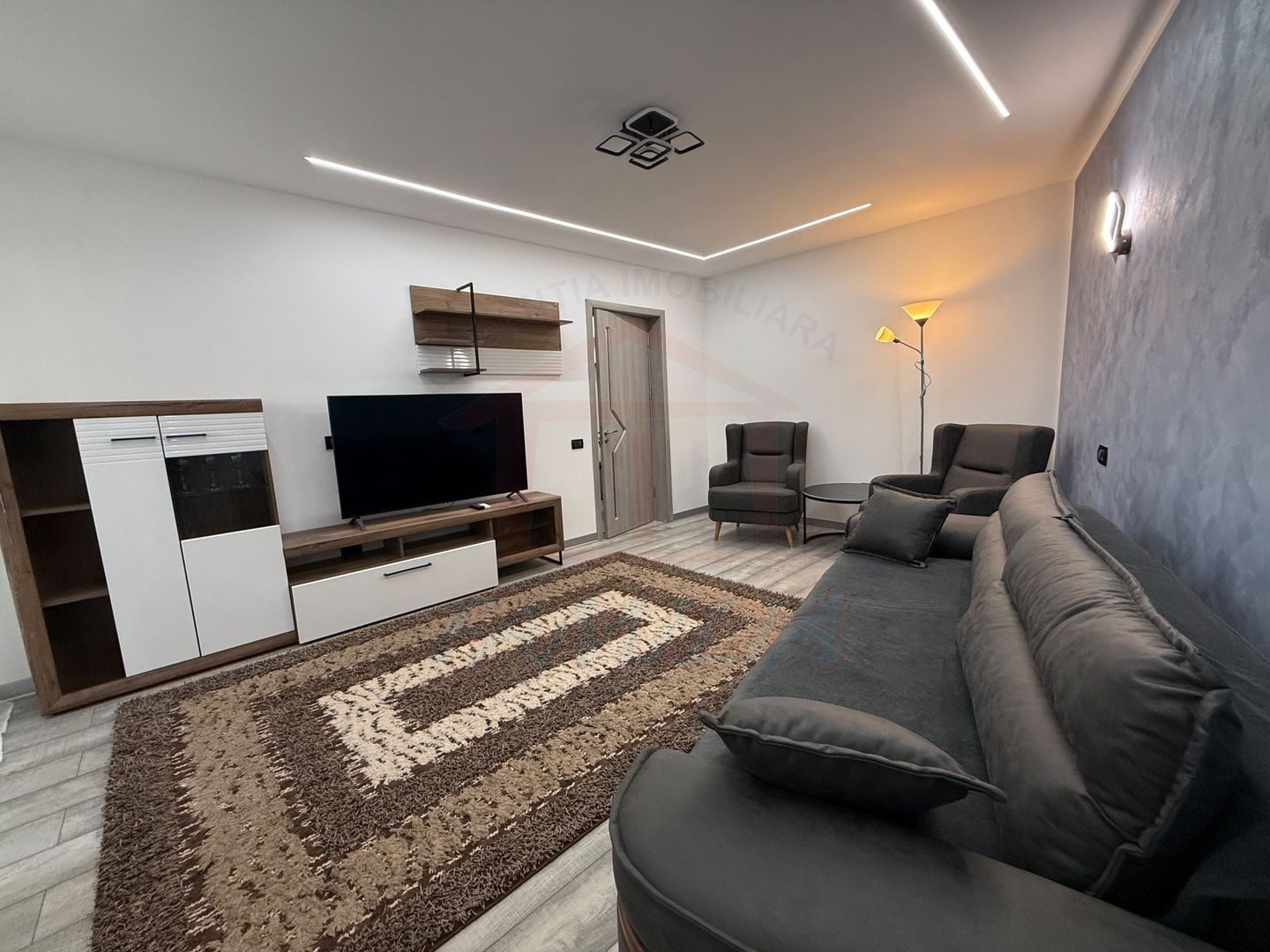 🔑  APARTAMENT 3 CAMERE, MICRO 13, 500 EURO/LUNA - Poză 1