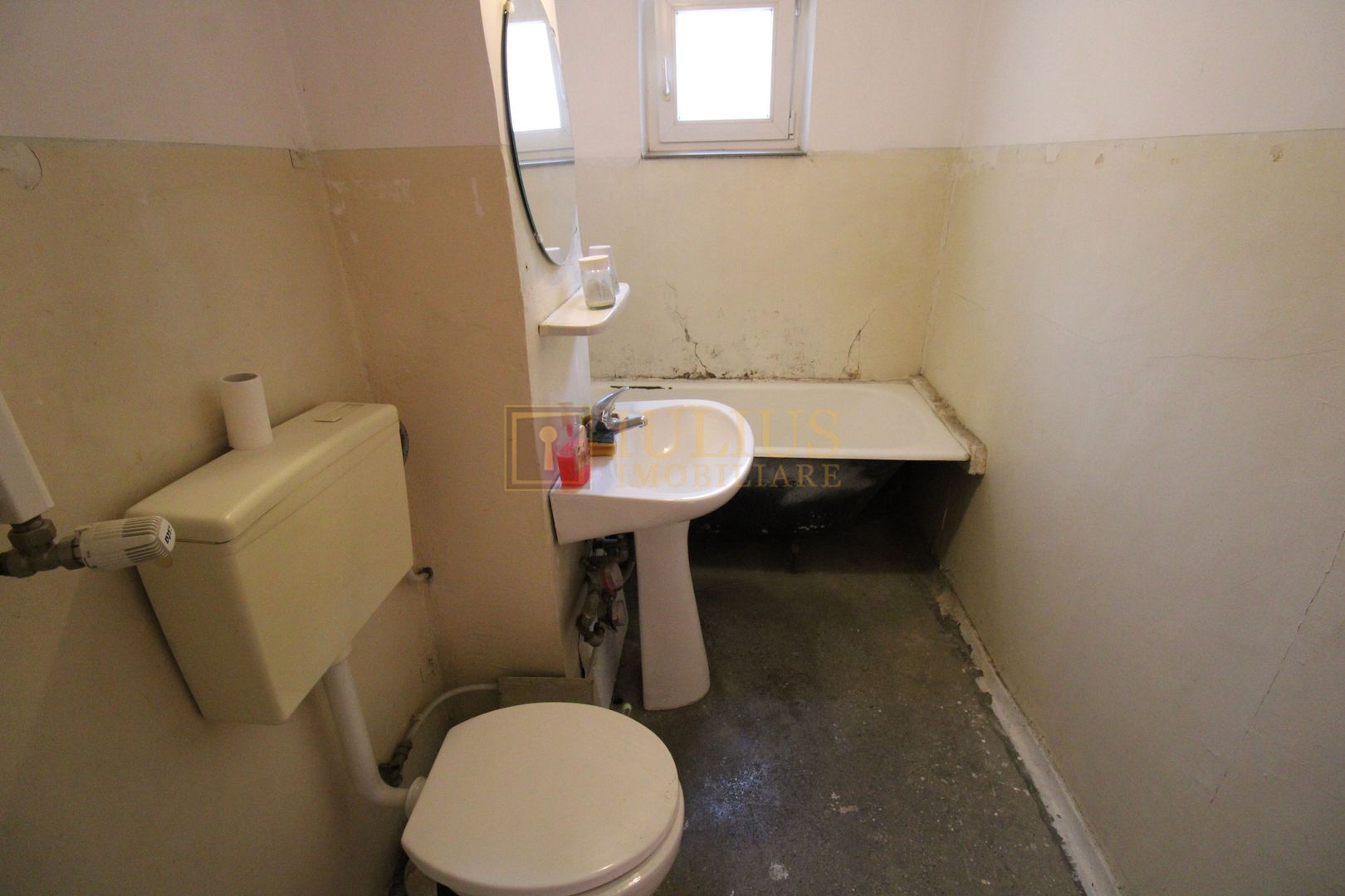 3camere, ideal pentru cei ce doresc sa renoveze de la zero un apartament. - Poză 9