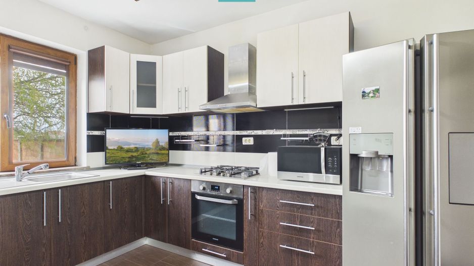 Casă spațioasă în Sântana - Poză 4