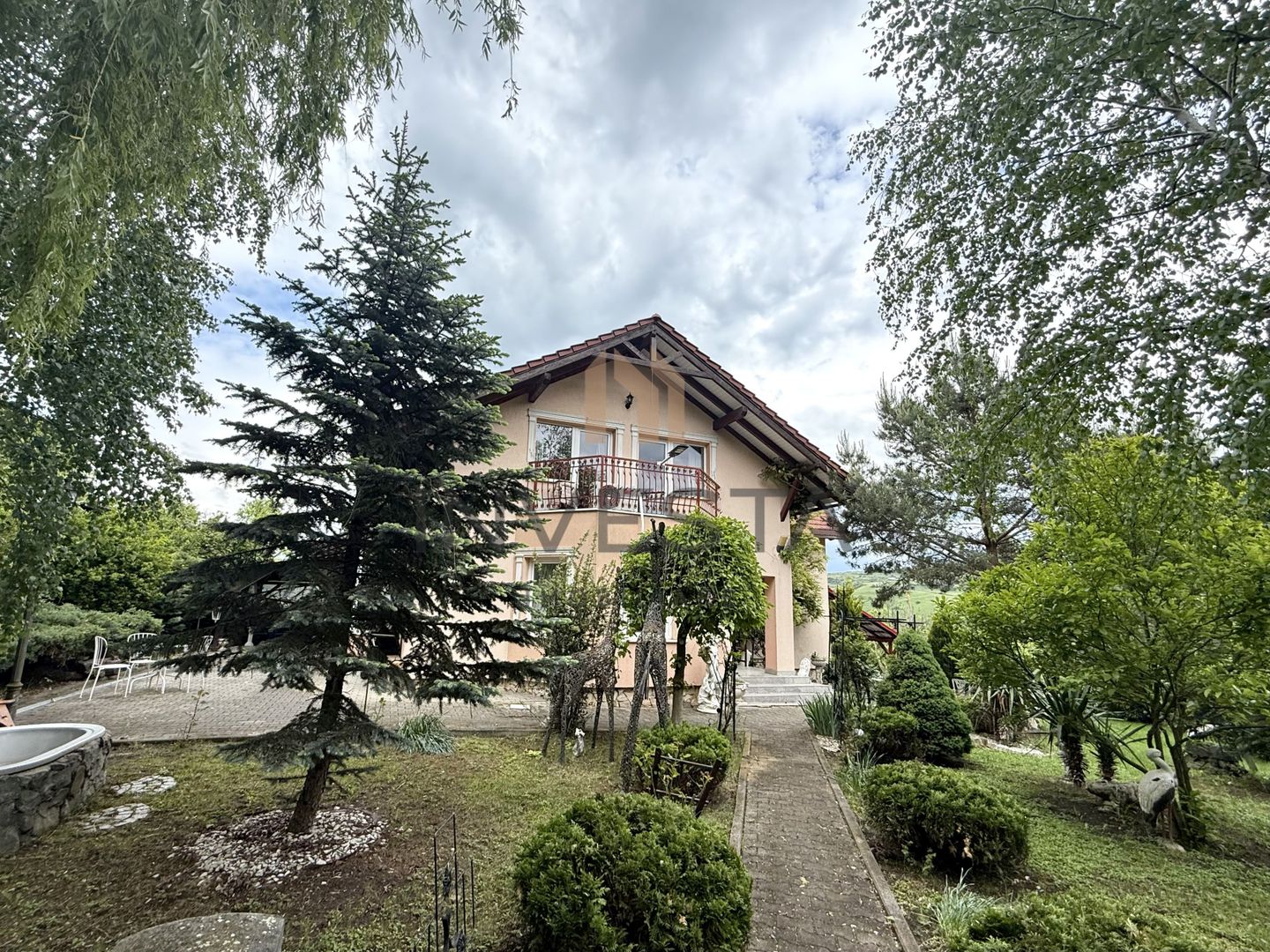 Casă premium de închiriat în Borhanci , grădină spectaculoasa! - Poză 18