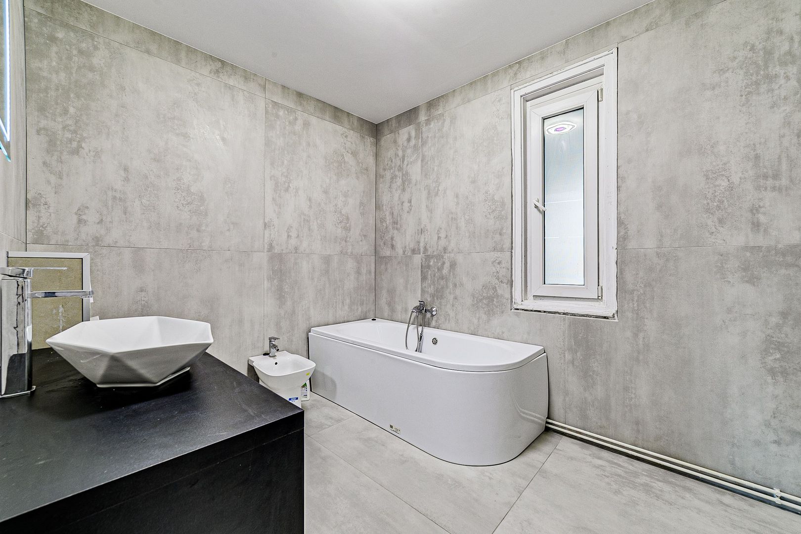 Apartament spațios în zonă centrală - Poză 7