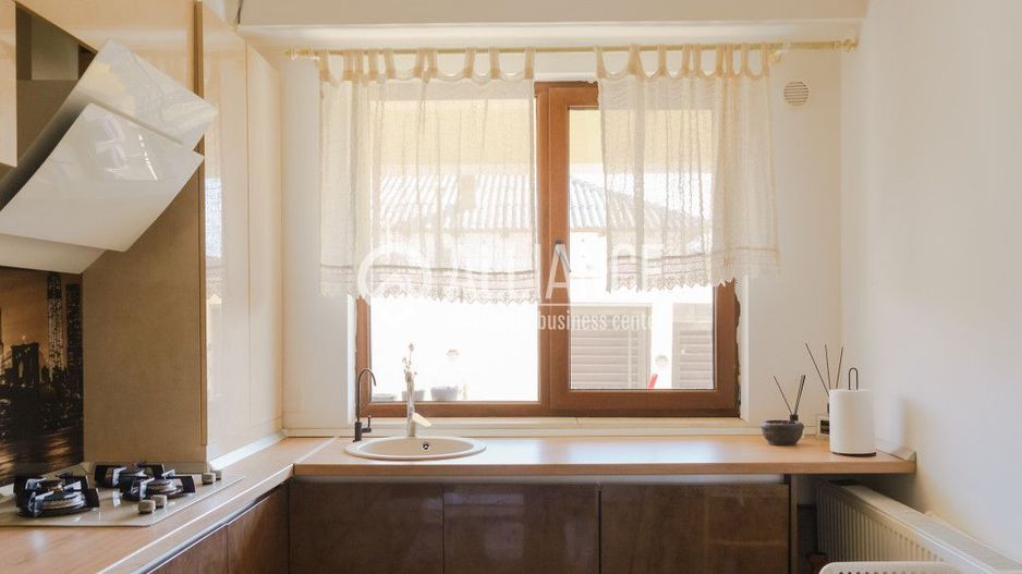 PALAZU MARE -  Vila Duplex cu 4 Camere, Panorama Superba si Curte Amenajata - Poză 13