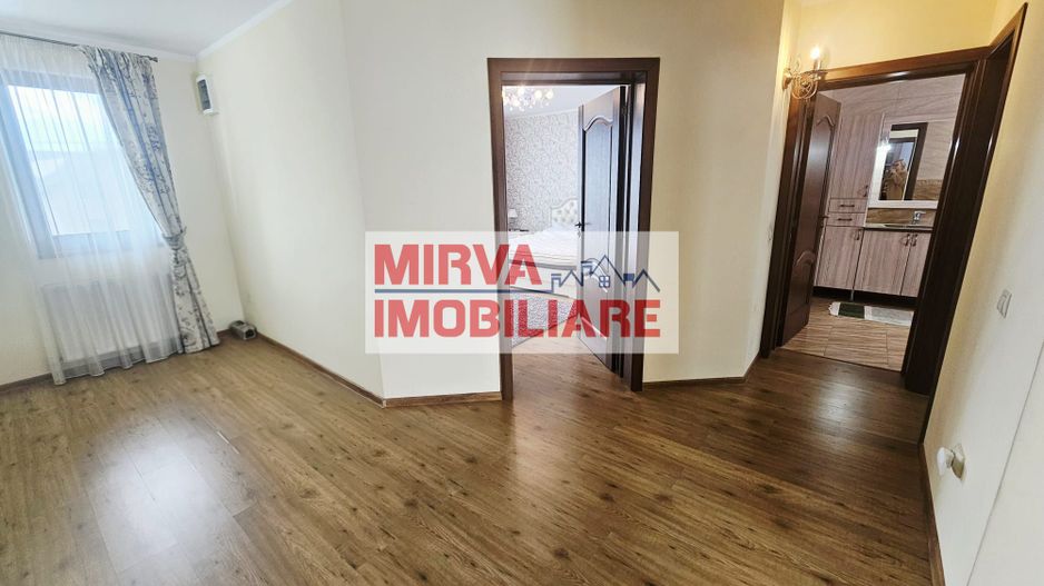Vilă spațioasă Strejnicu S+P+1E+M, 8 camere, garaj, teren 595 mp - Poză 48