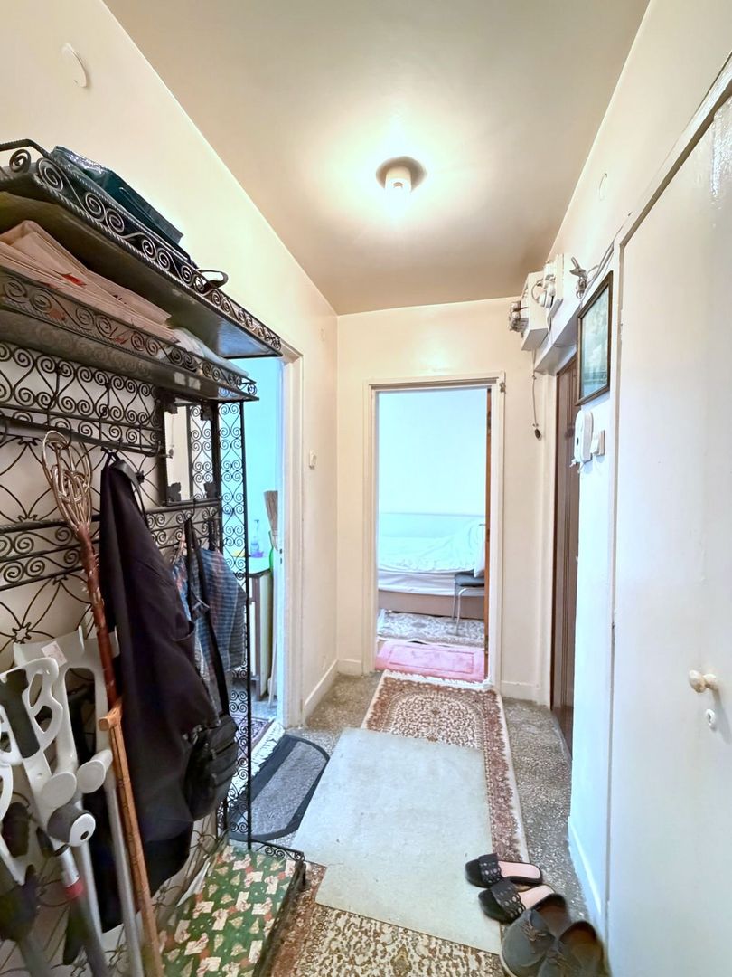 Apartament 3 camere  Etaj 2/4 | Metrou Costin Georgian - Poză 12