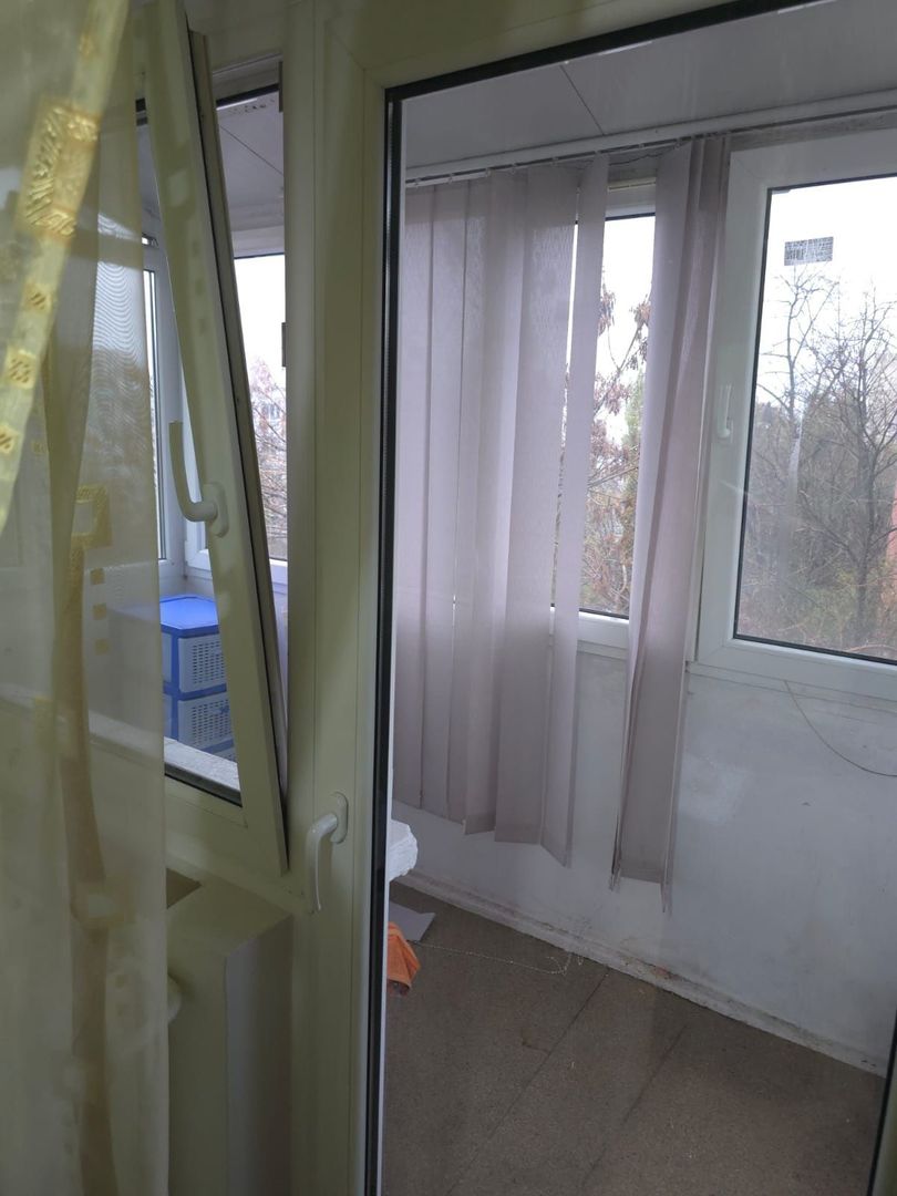 Vanzare ap. 2 camere, 2 balcoane, bloc 85, posibilitate centrala, Titan-Ciucea - Poză 3