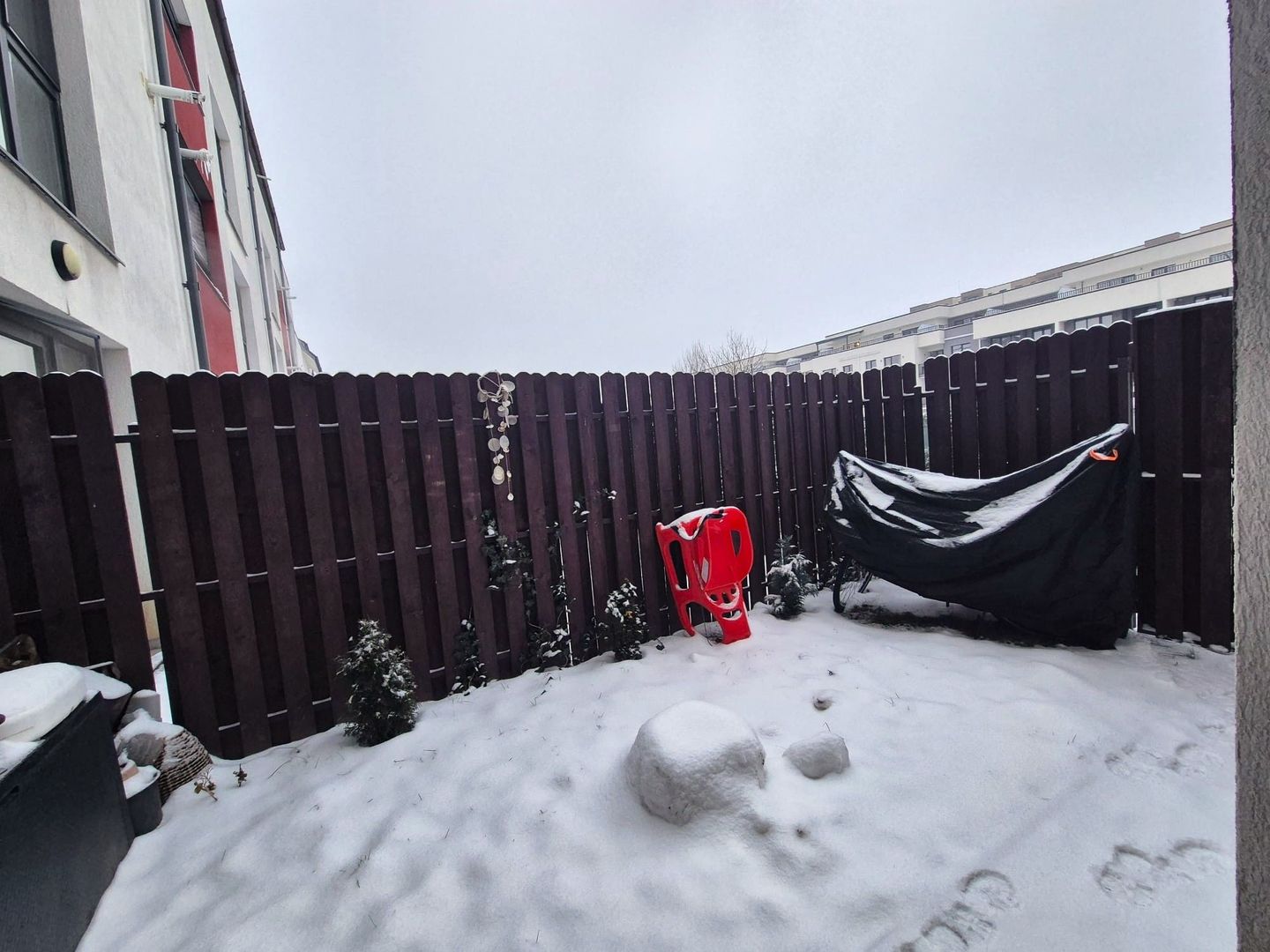 Zona Coresi, 2 camere ,59 mp,  cu grădină proprie și  loc de parcare. - Poză 3