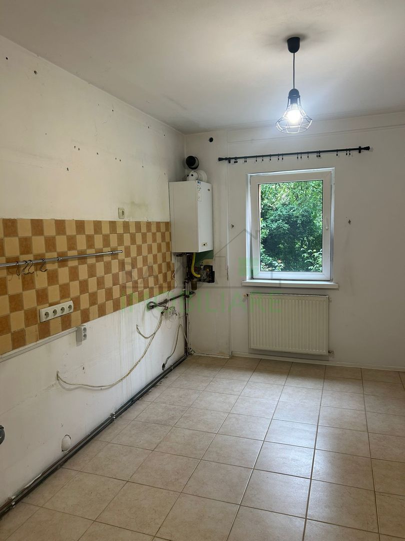 Apartament 3 camere decomandat cu 2 băi, beci și loc de parcare - Poză 4