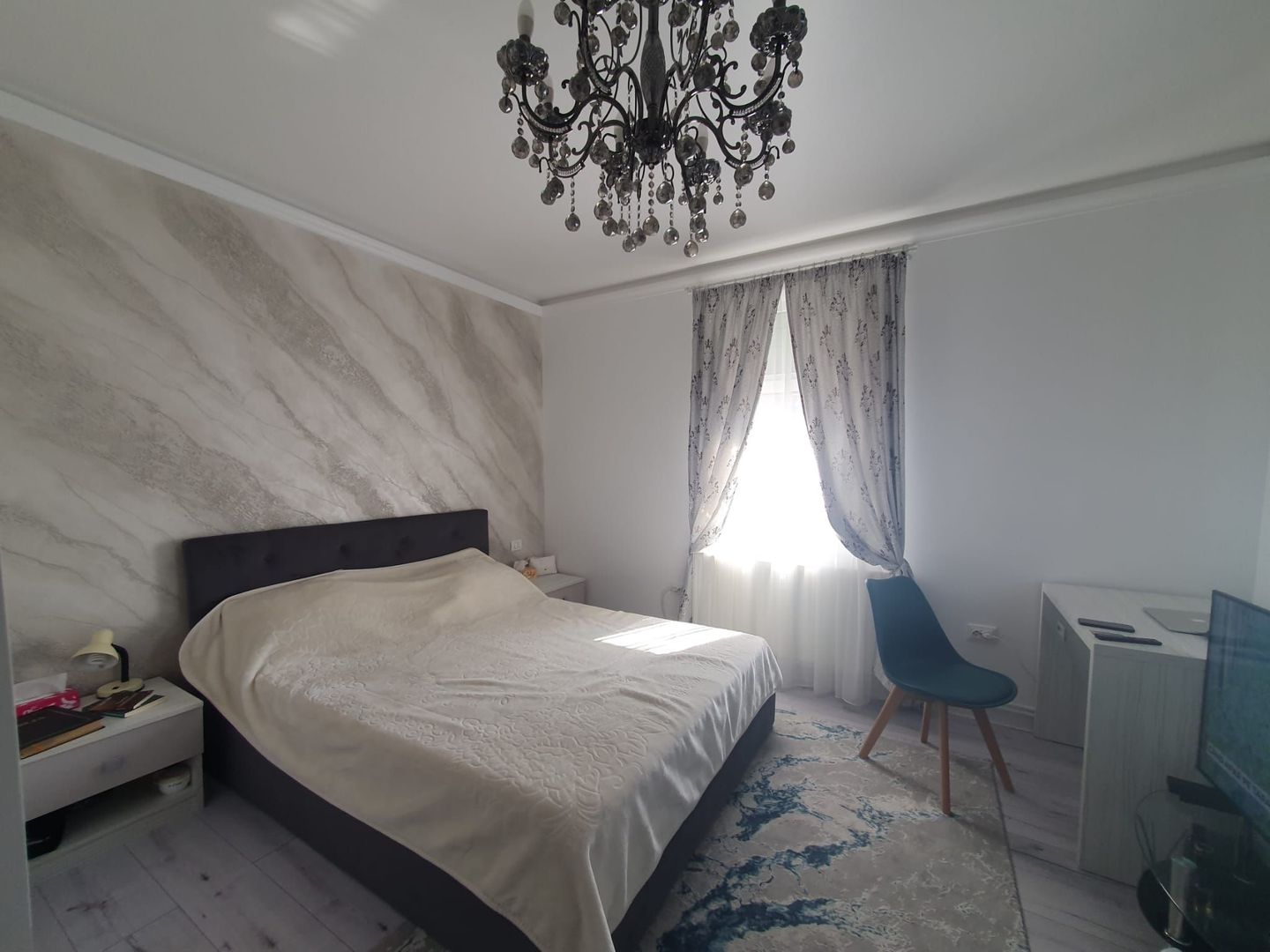 Casa renovata complet – zona Mall – - Poză 10