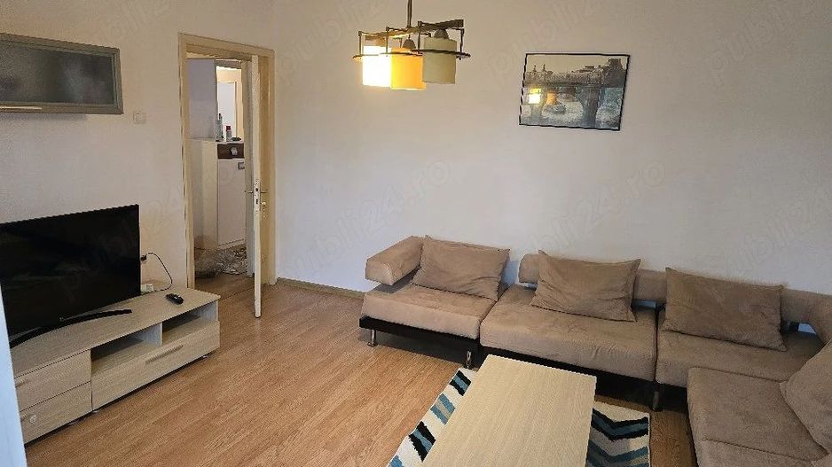 Inchiriez apartament cu 3 camere, decomandat, - Poză 1