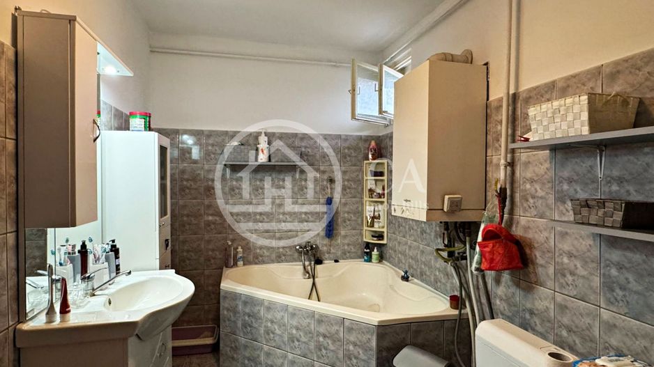 Casă de vânzare cu 4 camere si teren de 1000 mp in Salard, Bihor - Poză 17