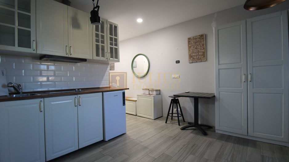 Garsoniera la casa, curte interioara si loc de parcare inclus - Poză 4