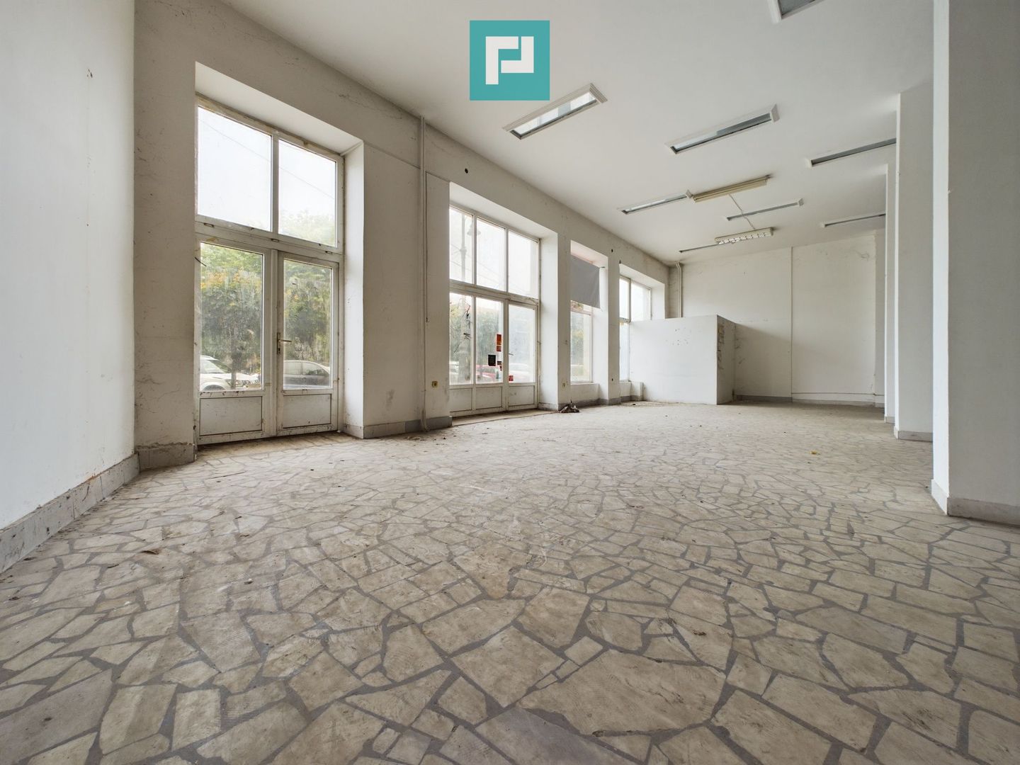 Spațiu comercial 338 mp pe Bulevardul Revoluției - Poză 4