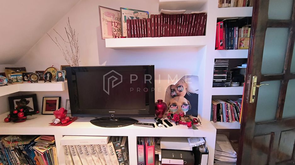 Casa perfectă pentru familie – curte, foișor cu grătar și garaj triplu - Poză 20