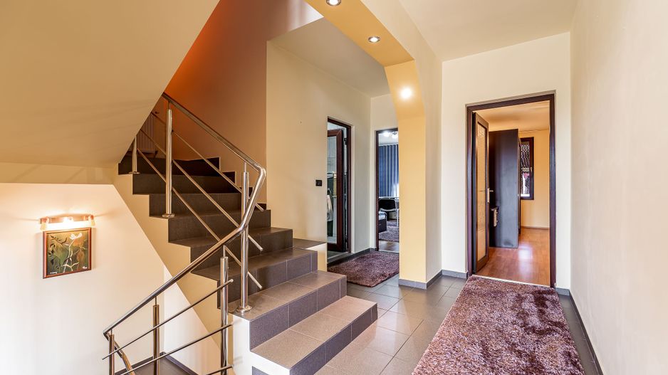 Vila 6 camere - Garaj si Gradina - Gradiste - COMISION 0 - Poză 9