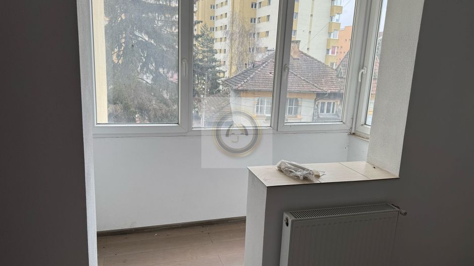 Apartament 3 camere de inchiriat | nemobilat, neutilat | langaDoboz - Poză 17