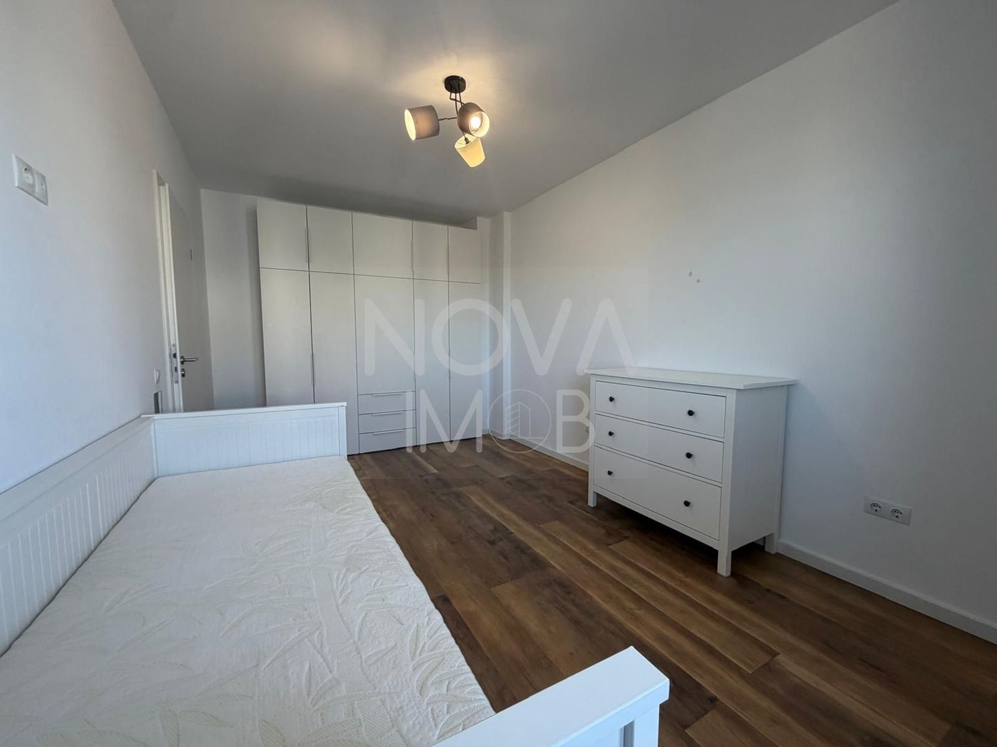 Apartament 3 camere, 2 balcoare, Calea Surii Mici - Poză 9