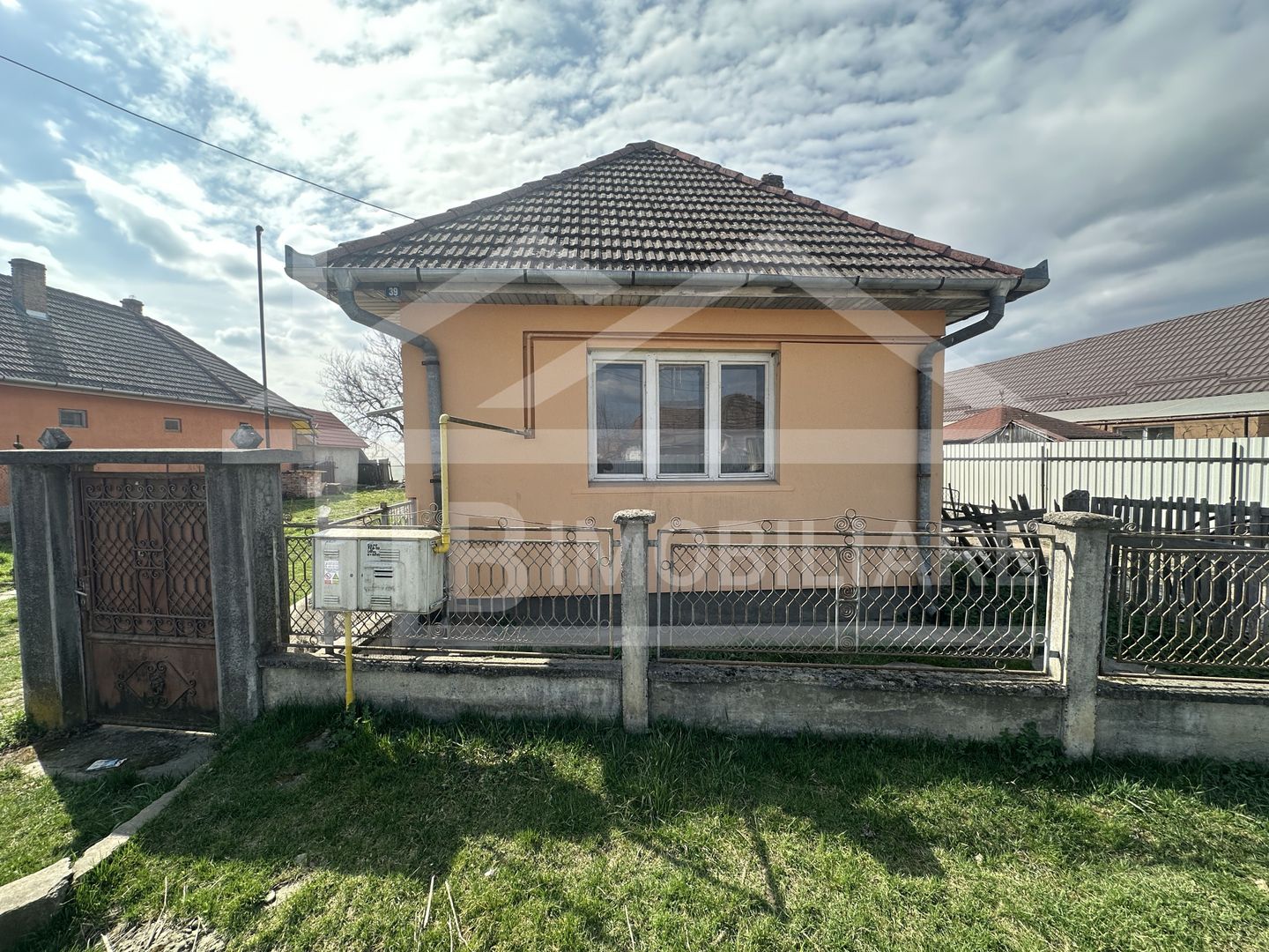 Casa individuala de vanzare, 107mp, 645mp teren, Zona Santana de Mures - Poză 1