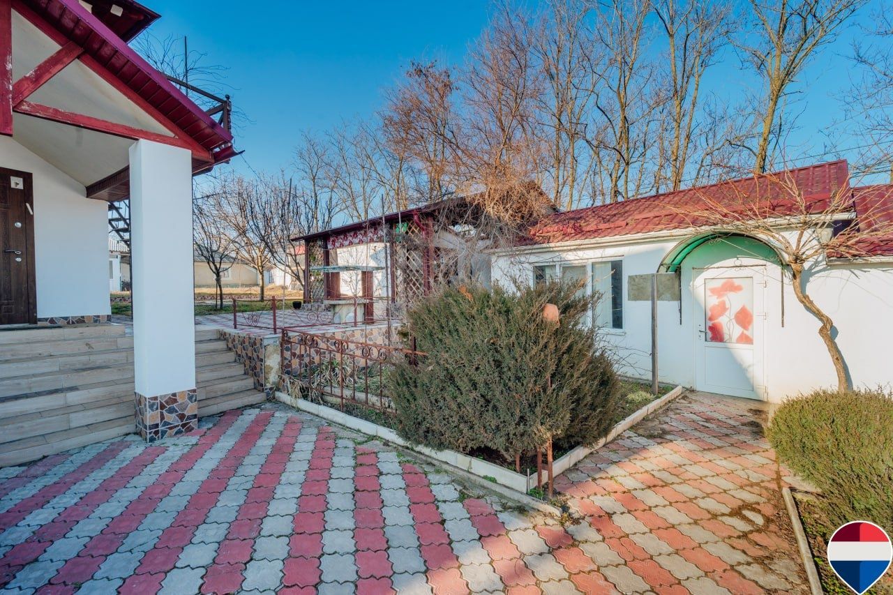 Casă de vânzare, Obileni, Hîncești ,185 m² ,16 ari, 2 garaje - Poză 23