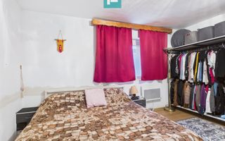 Casă complet renovată în Orțișoara. - Poză 10