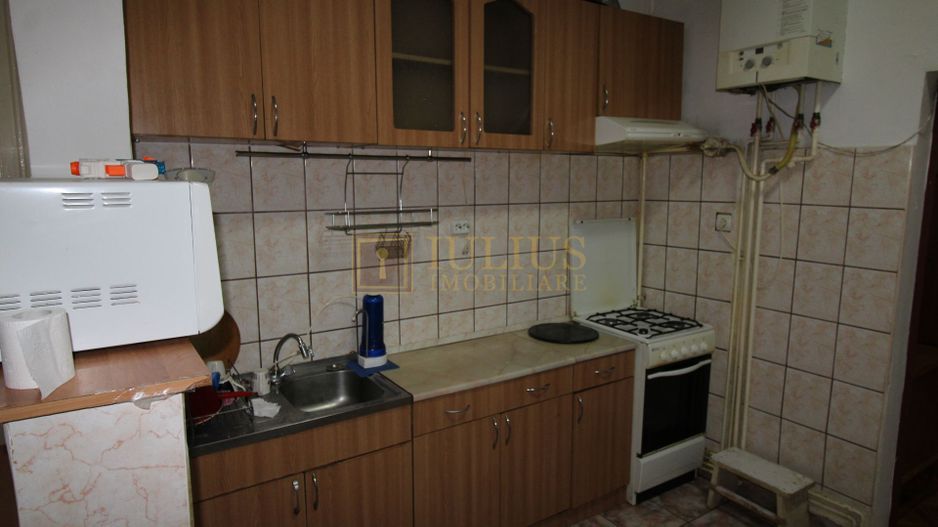 ideal pentru studenti sau o familie, cladire istorica, centrala proprie - Poză 13