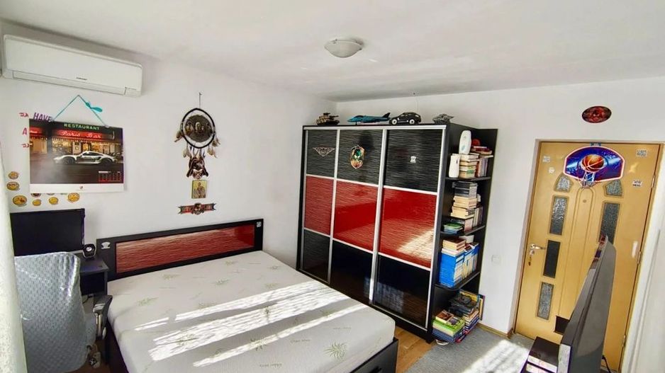 Vila P+1+M, curte proprie, metrou Apărătorii Patriei - Poză 4