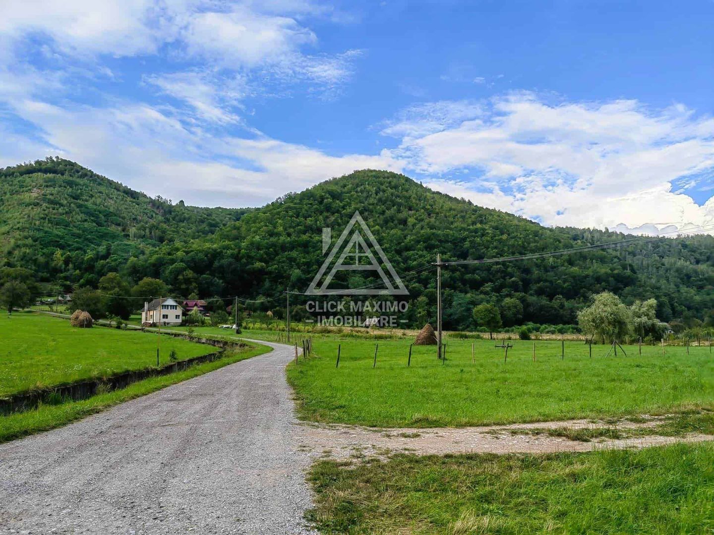 Casa,anexe si14.328 mp teren partial intravilan, com. Bulz, jud. Bihor - Poză 10