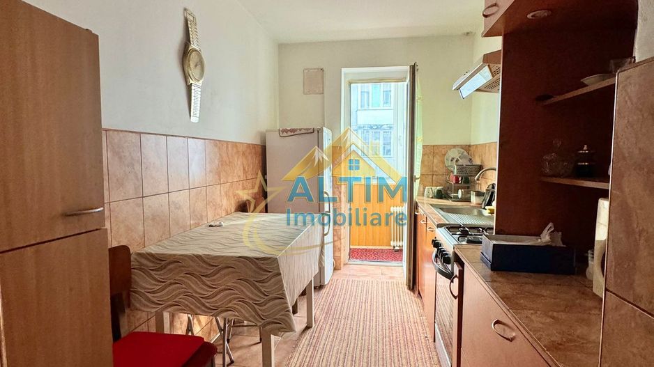 Apartament cu 3 camere, etaj intermediar, cartierul Astra - Poză 2