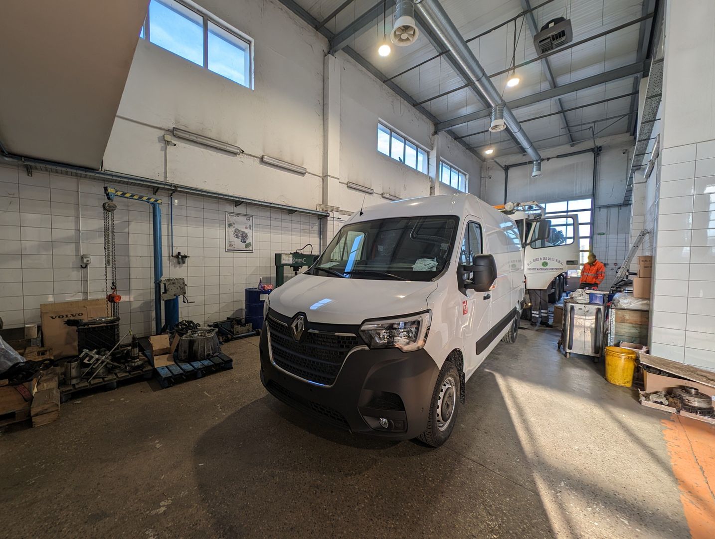 Hala cu teren generos langa acces A1 - Poză 10