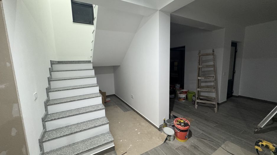 Sacalaz individuala P+E,Terasa,balcon,2 bai,5 camere,2 F.s - Poză 14