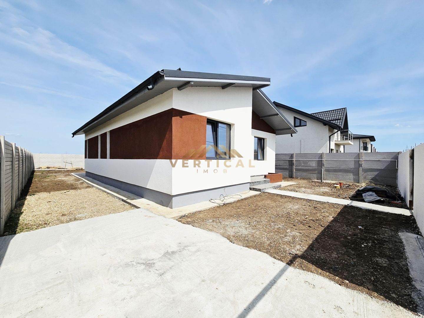 Casa 3 camere in centrul comunei Berceni - Poză 2