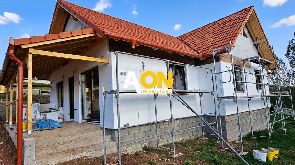 Casa la gri ( semifinisata ), 4 camere, 668 mp teren, com. Ciugud - Poză 1