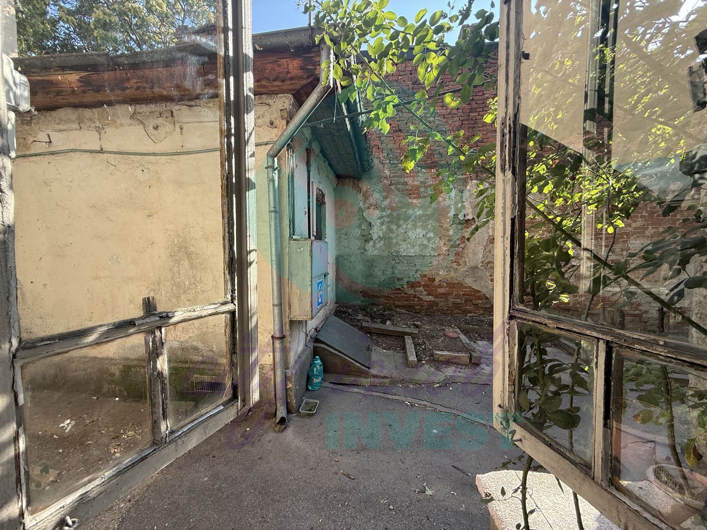 Casa singura in curte zona Mall Vitan - Poză 4