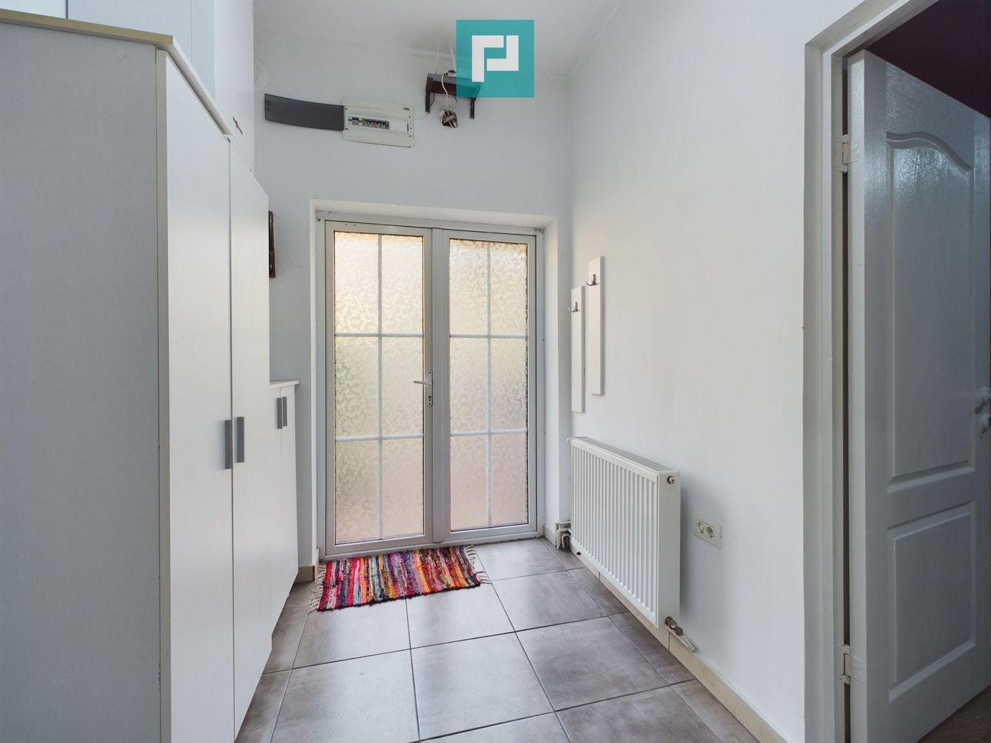 Apartament cu 3 camere la curte comună în Grădiște - Poză 7