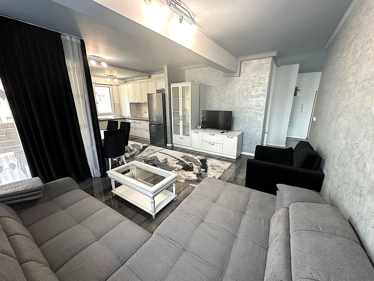 Apartament 2 camere se vinde mobilat - Poză 1