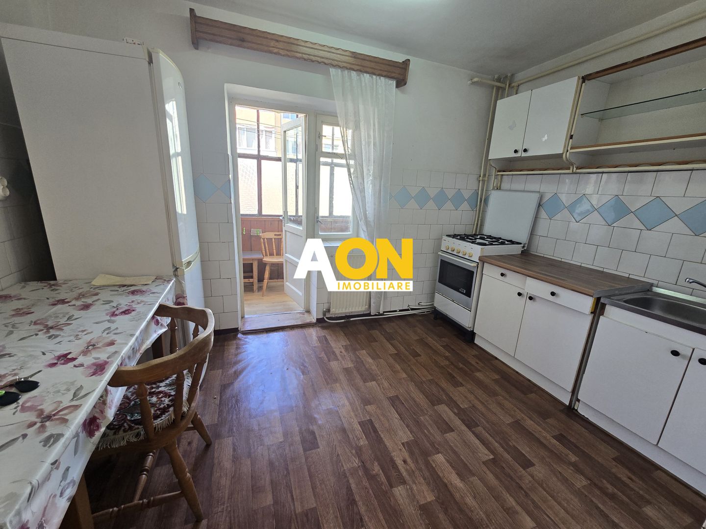 Apartament 3 Camere Decomandat Zona Cetate - Poză 5