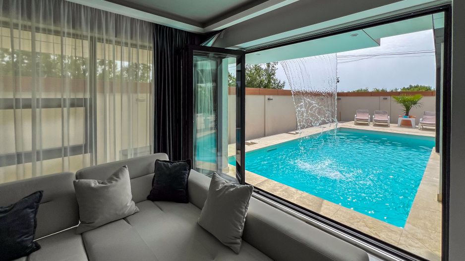 Ready to move  |  Vila premium cu piscina și jacuzzi încălzite - Poză 5