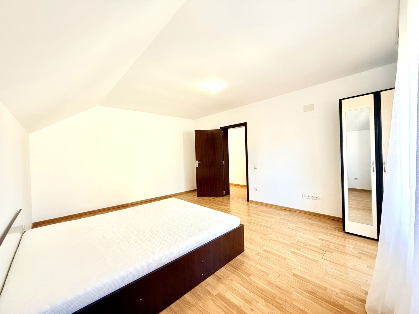 De închiriat – Casă individuală P+M în Dumbrăvița - Poză 10