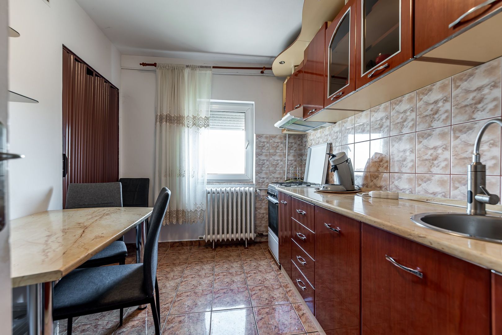 Apartament 2 camerel, bloc V8,  Zona 6 Vânători. - Poză 2