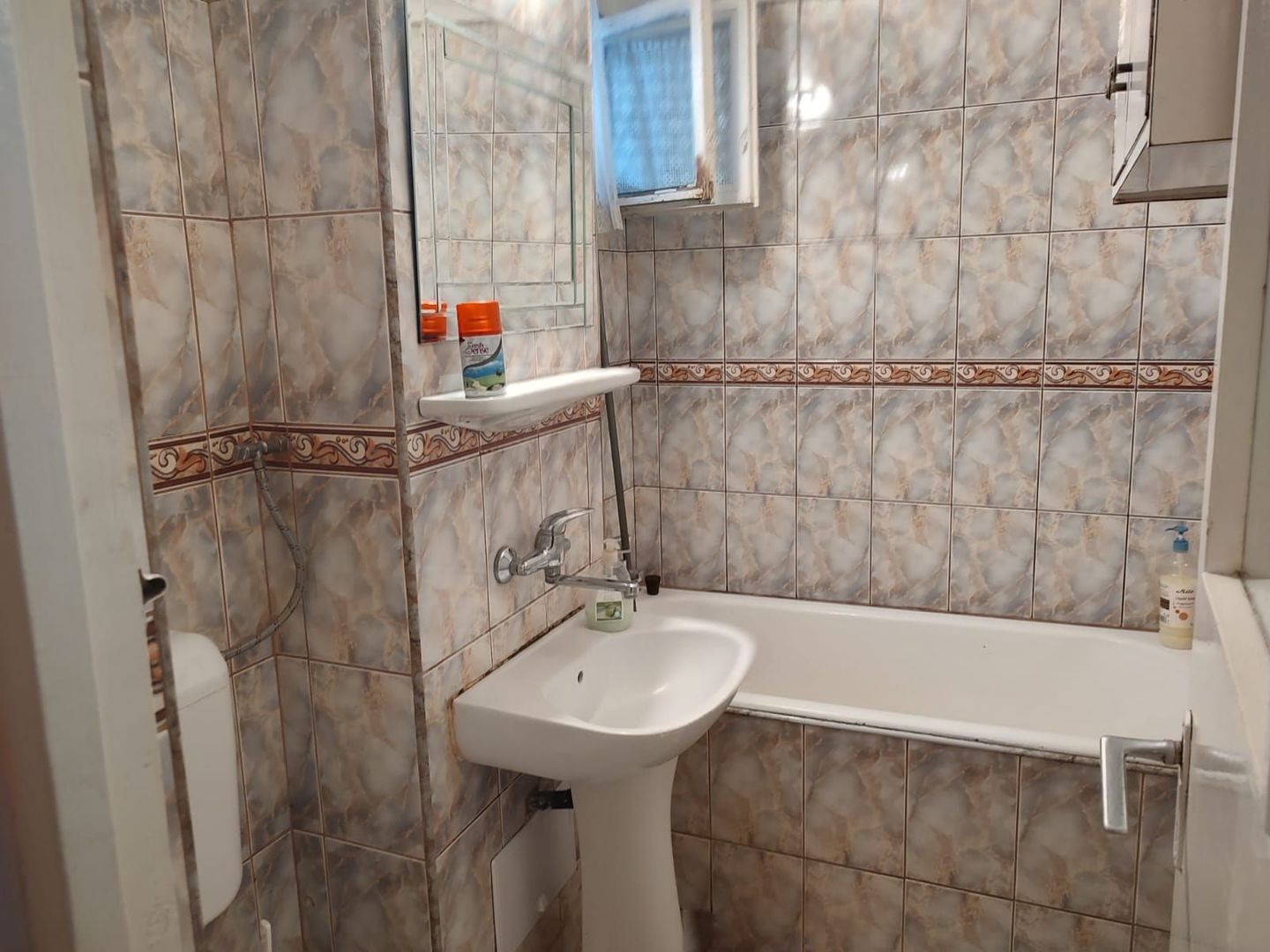 ageuropa.ro vinde Ap. 2 cam. 55mp Etaj 2 în Carpați 1. - Poză 8