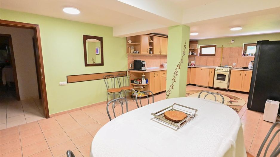 Vila cu 1.500 mp teren, gradina amenajata, linistita zonare,  Halchiu, Brasov - Poză 35