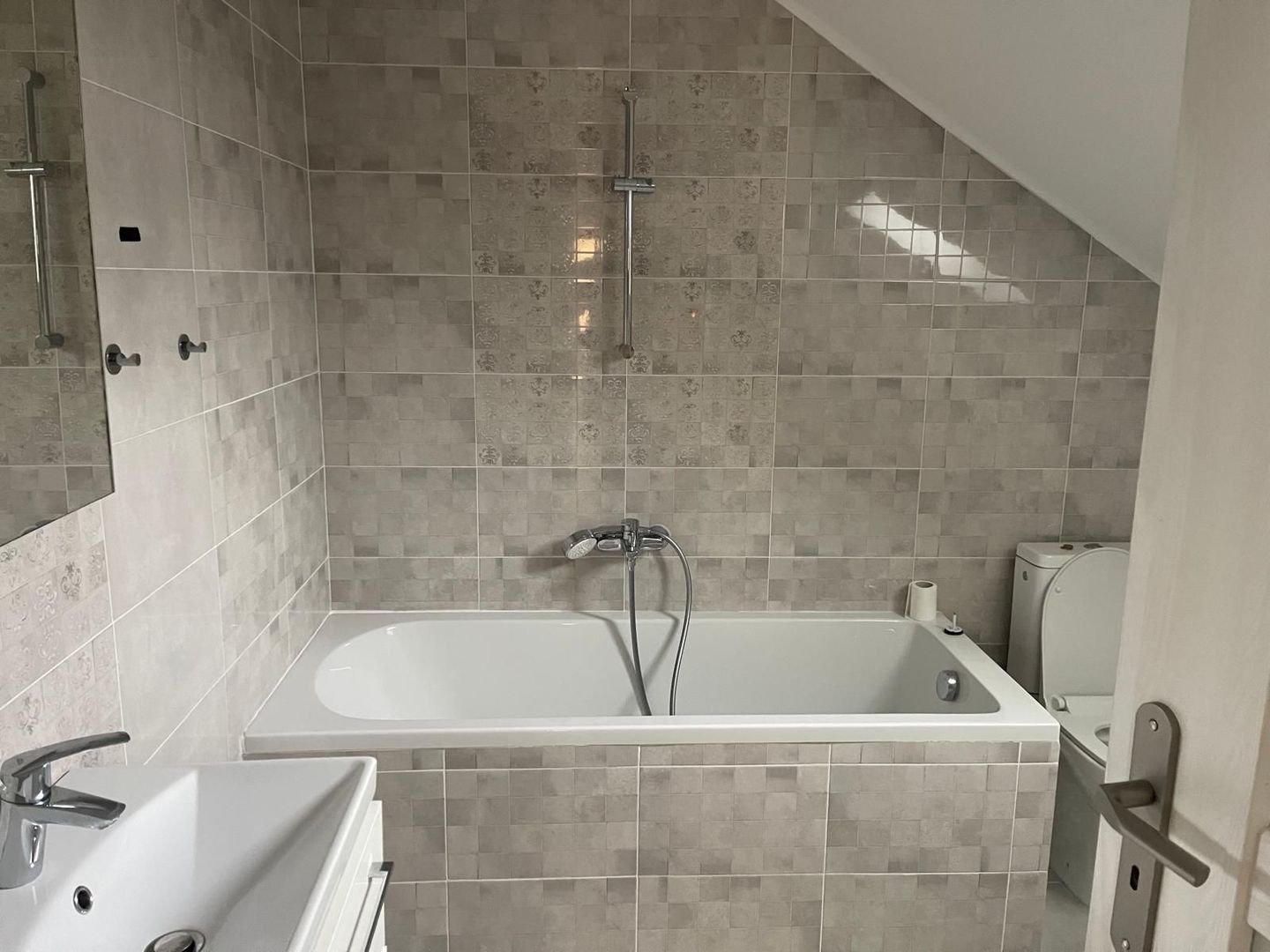 Chirie casă 3 camere ,terasa, curte acces auto – par Bratianu-1000 e/l - Poză 8