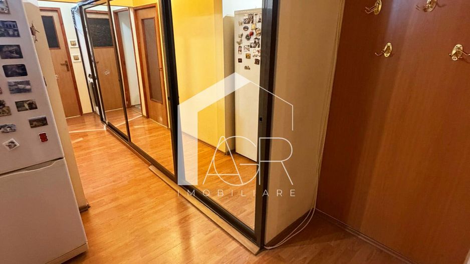 Apartament cu 3 camere, decomandat, zona 9 Mai - Poză 6