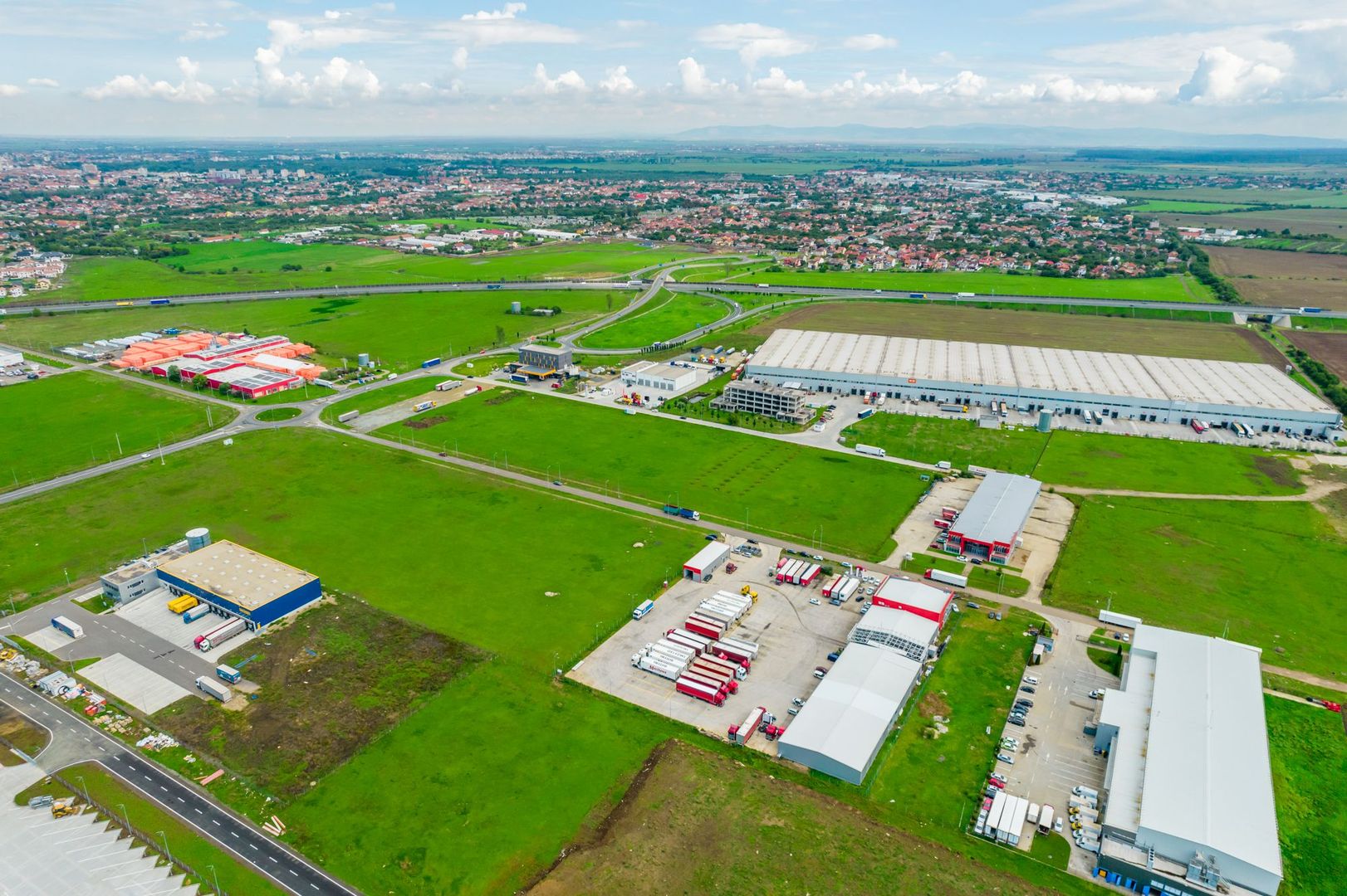 Parcare tiruri și spațiu de birouri - Poză 11