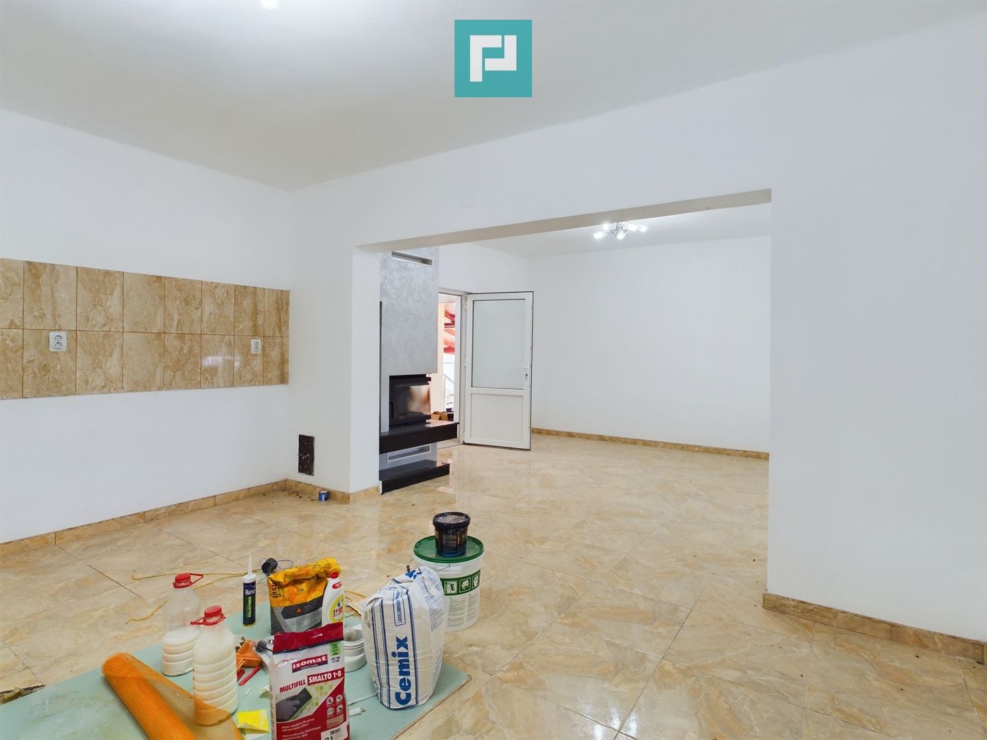 Casă tip duplex cu teren generos în Dezna - Poză 5