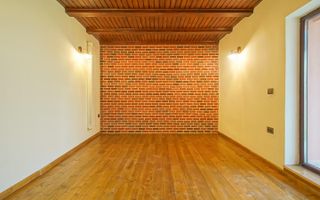 Închiriez casă în Centrul Brasovului/ curte privata - Poză 12